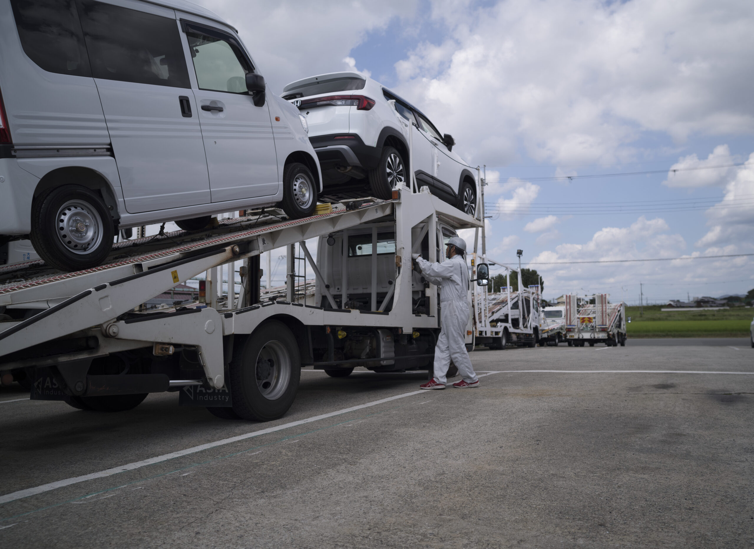 1台の車を届けるために。現場を支えるチームワーク